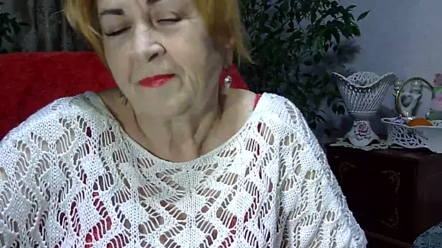 Emma52610 online show from 12.28.24