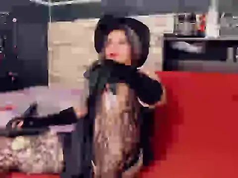 Snapshot of camyl93 chatting on 02.26.25 camyl93 online show from 02.26.25