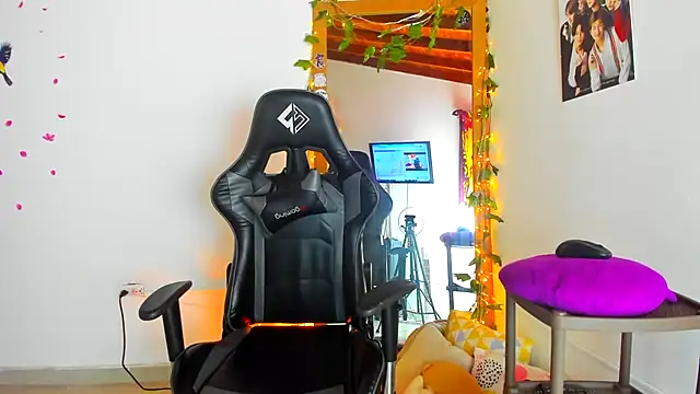 Susan Foxx online show from 03.18.25