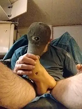 Snapshot of ROBERT0516 chatting on 11.22.25 ROBERT0516 online show from 11.22.25