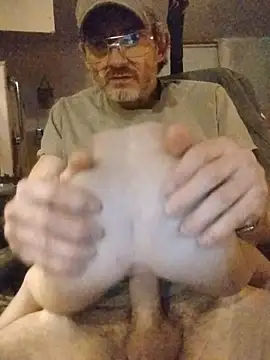 Snapshot of ROBERT0516 chatting on 04.15.26 ROBERT0516 online show from 04.15.26