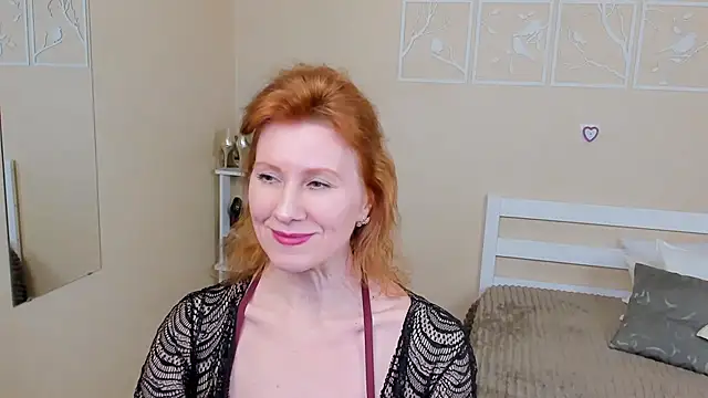 Snapshot of FoxySophia chatting on 02.04.25 FoxySophia online show from 02.04.25