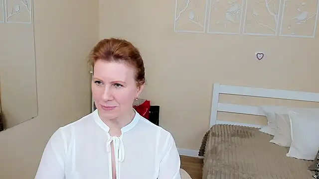 Snapshot of FoxySophia chatting on 03.04.25 FoxySophia online show from 03.04.25