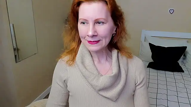 Snapshot of FoxySophia chatting on 09.20.25 FoxySophia online show from 09.20.25