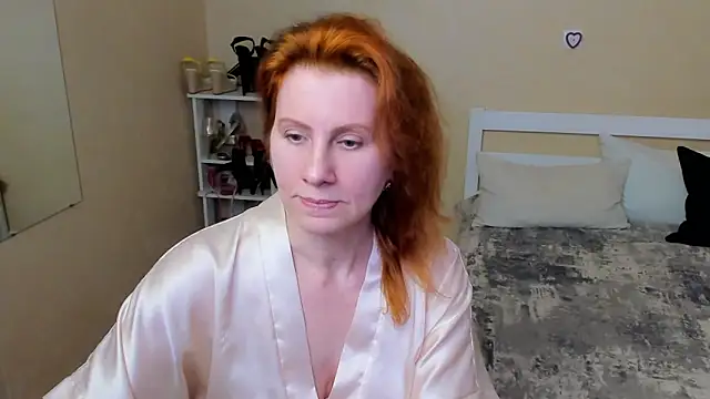 Snapshot of FoxySophia chatting on 09.29.25 FoxySophia online show from 09.29.25
