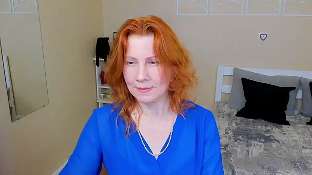 Snapshot of FoxySophia chatting on 02.18.26 FoxySophia online show from 02.18.26