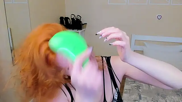 Snapshot of FoxySophia chatting on 02.19.26 FoxySophia online show from 02.19.26