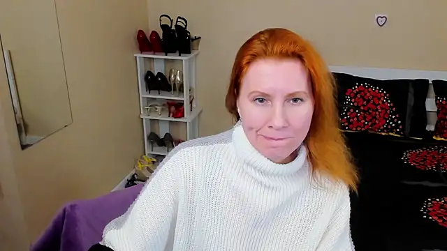 Snapshot of FoxySophia chatting on 04.15.26 FoxySophia online show from 04.15.26