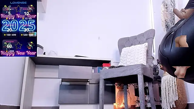 Snapshot of ana_bolena chatting on 01.27.25 ana bolena online show from 01.27.25