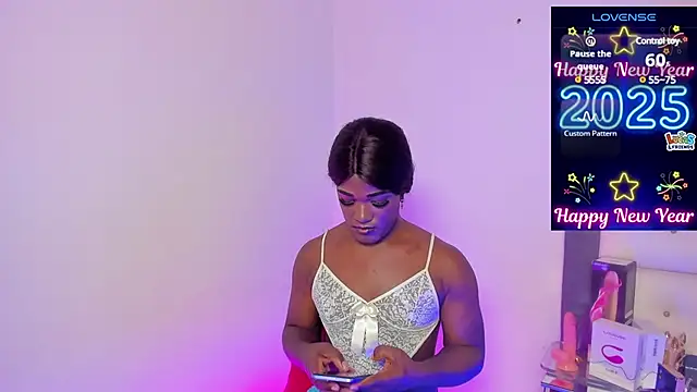 Snapshot of latinwondercockts chatting on 02.11.25 latinwondercockts online show from 02.11.25