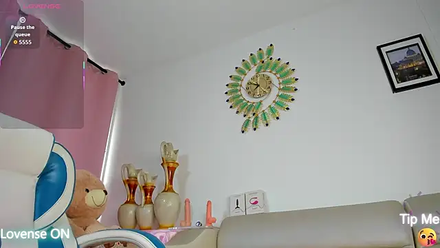 Snapshot of latinwondercockts chatting on 09.27.25 latinwondercockts online show from 09.27.25