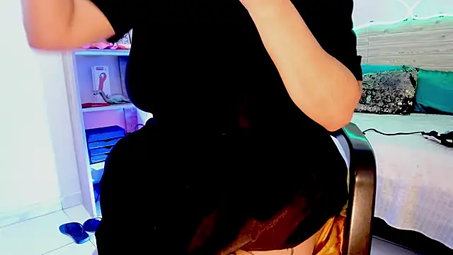 Snapshot of lilahSweet chatting on 01.24.25 lilahSweet online show from 01.24.25