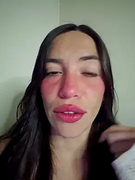 Snapshot of loveuu-bae chatting on 11.26.25 loveuu-bae online show from 11.26.25