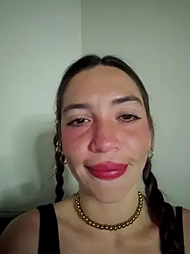 Snapshot of loveuu-bae chatting on 12.04.25 loveuu-bae online show from 12.04.25