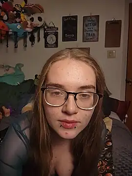 Snapshot of Izzy_Hellbourne chatting on 06.19.26 Izzy Hellbourne online show from 06.19.26