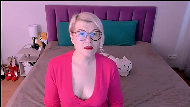 sabrinamacmarren online show from 10.26.25