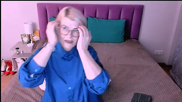 sabrinamacmarren online show from 11.10.25