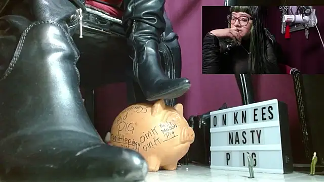 Snapshot of MeGoddesSara chatting on 05.16.26 MeGoddesSara online show from 05.16.26