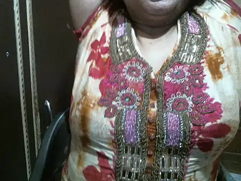 Snapshot of UrsMansi chatting on 09.15.25 UrsMansi online show from 09.15.25