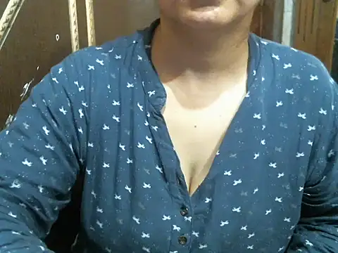 Snapshot of UrsMansi chatting on 09.28.25 UrsMansi online show from 09.28.25