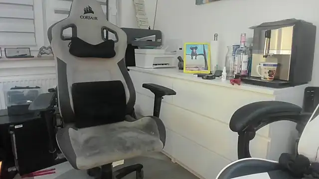 Snapshot of PinkyBoyD chatting on 12.01.25 PinkyBoyD online show from 12.01.25