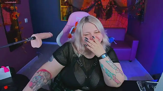 Yoki Shizuko online show from 10.13.25