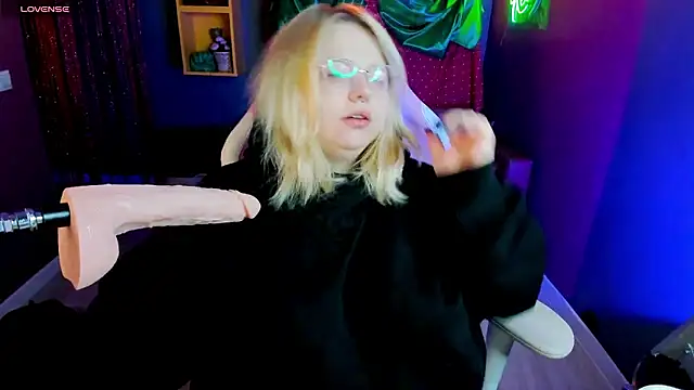 Yoki Shizuko online show from 01.12.26