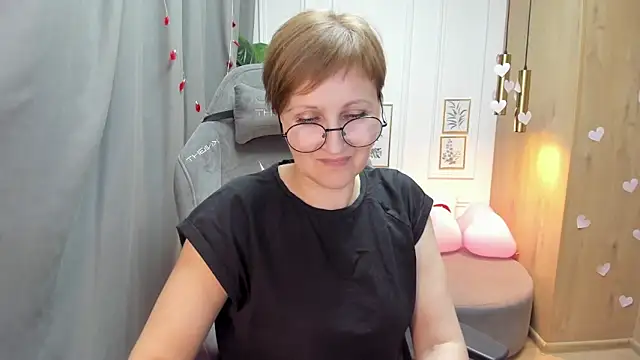 Paris Cherry online show from 02.18.25