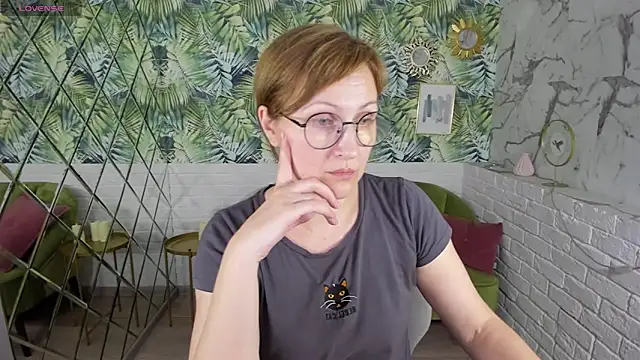 Paris Cherry online show from 03.08.25