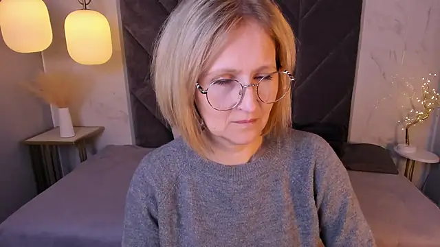 Paris Cherry online show from 09.29.25