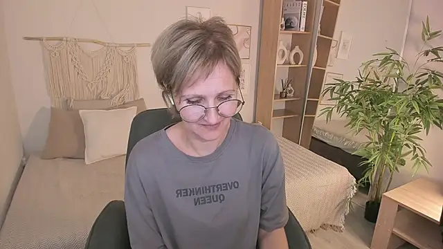 Paris Cherry online show from 10.26.25