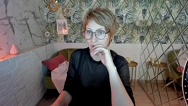 Snapshot of Paris_Cherry chatting on 08.05.26 Paris Cherry online show from 08.05.26