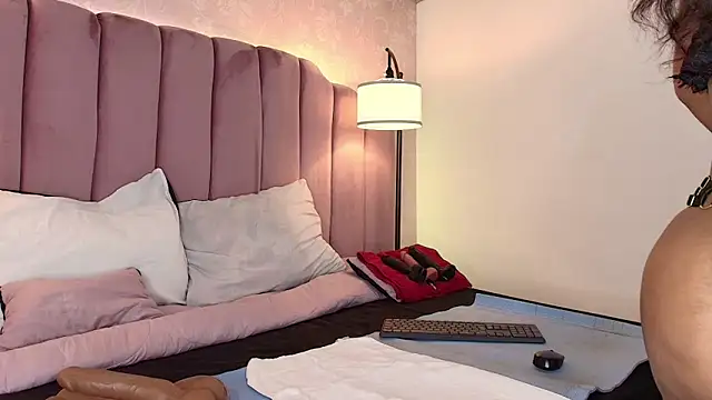 Snapshot of HallyBans chatting on 02.07.26 HallyBans online show from 02.07.26