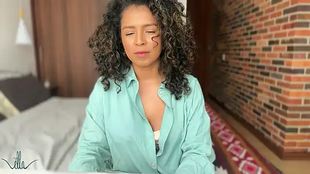 Snapshot of illaroom chatting on 12.06.24 illaroom online show from 12.06.24