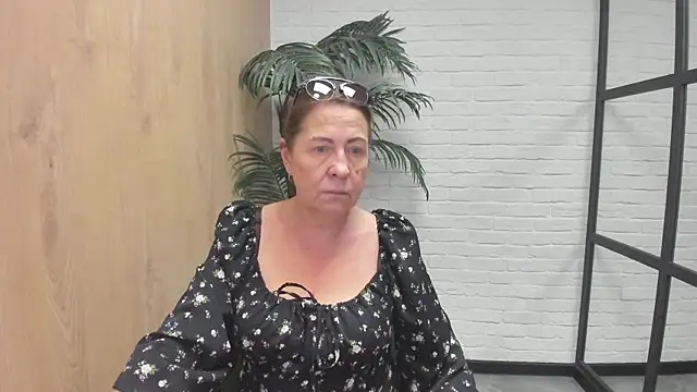 Snapshot of LindaPassionate chatting on 06.09.26 LindaPassionate online show from 06.09.26