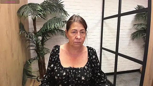 Snapshot of LindaPassionate chatting on 06.12.26 LindaPassionate online show from 06.12.26