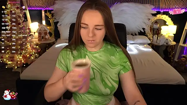 FoxyShy online show from 12.20.25