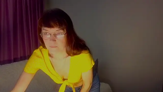 Snapshot of Fritha chatting on 05.05.26 Fritha online show from 05.05.26