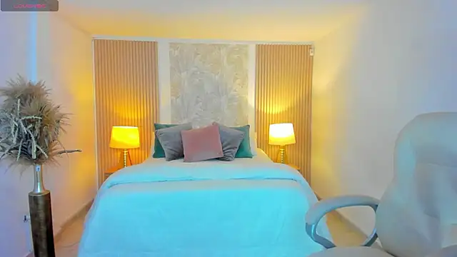 Sarah Stone  online show from 03.09.26