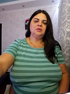 Snapshot of littleRikka chatting on 09.28.25 littleRikka online show from 09.28.25