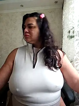 Snapshot of littleRikka chatting on 10.12.25 littleRikka online show from 10.12.25