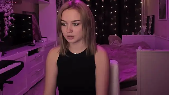 MaryDreaminess online show from 12.15.24