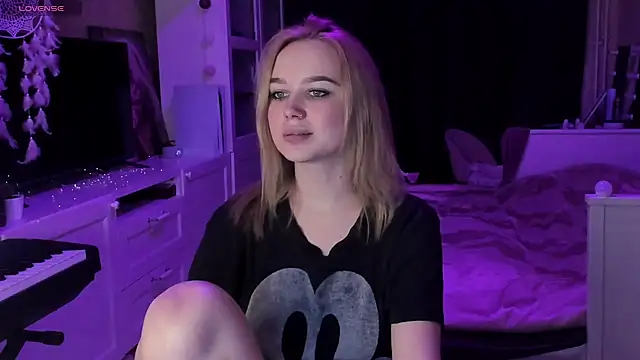 MaryDreaminess online show from 02.14.25