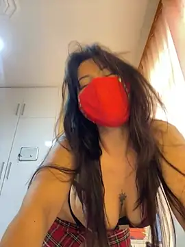 Snapshot of White-Petite chatting on 04.23.26 White-Petite online show from 04.23.26