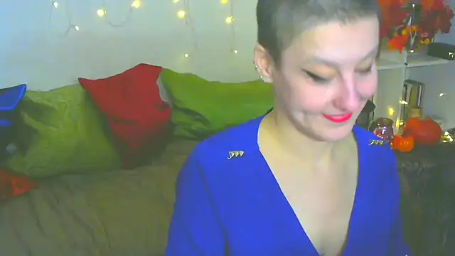 Snapshot of MartaBounty chatting on 10.31.25 MartaBounty online show from 10.31.25