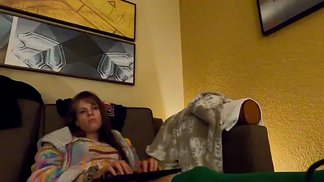 TheDaisyChaos online show from 12.16.24