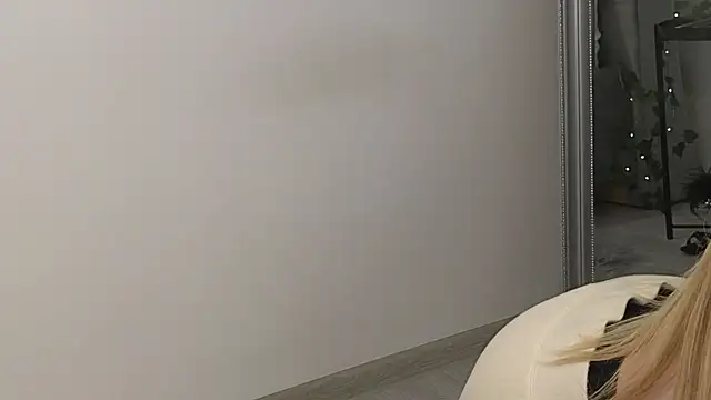 JuliaJuliette online show from 02.16.25