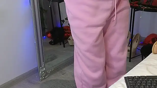 JuliaJuliette online show from 03.07.25