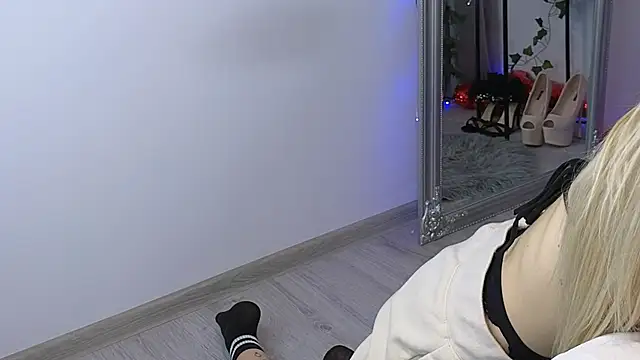 JuliaJuliette online show from 03.10.25