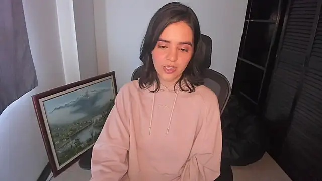 Snapshot of mia_collins_x chatting on 10.01.25 mia collins x online show from 10.01.25